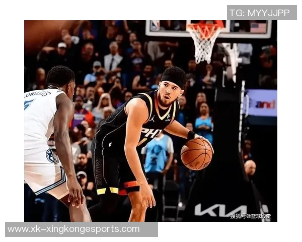 布克半场表现平平18分钟仅得10分3篮板6助攻正负值惨淡11